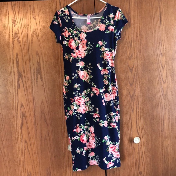 No Boundaries Dresses & Skirts - No Boundaries fitted floral dress. Size M (7-9).